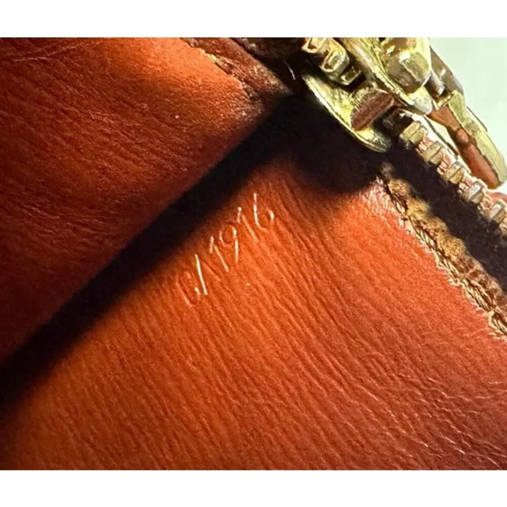 Authentic Vintage Louis Vuitton EPI Leather Long Wallet - Picture 13 of 13